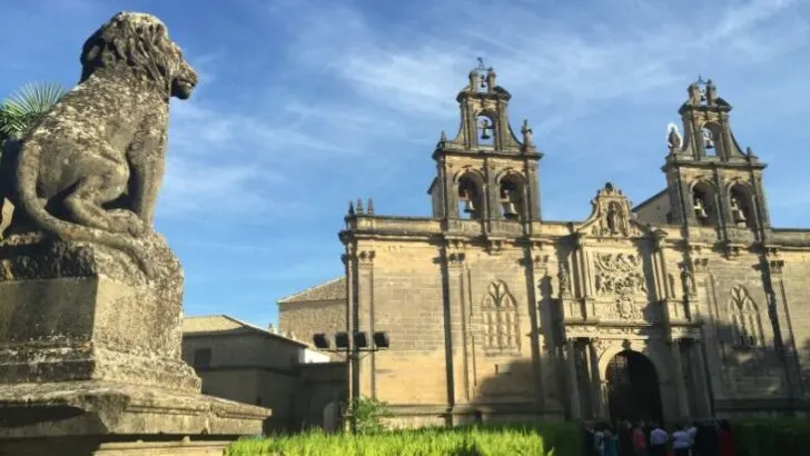 A walk in the main square in Ubeda – Vazquez de Molina