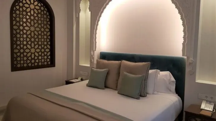 4 Ways to Improve Sleep When Travelling