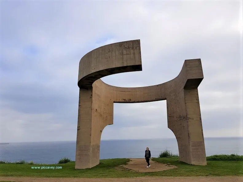 Elogio del Horizonte Gijon Sculpture in Spain.jpg