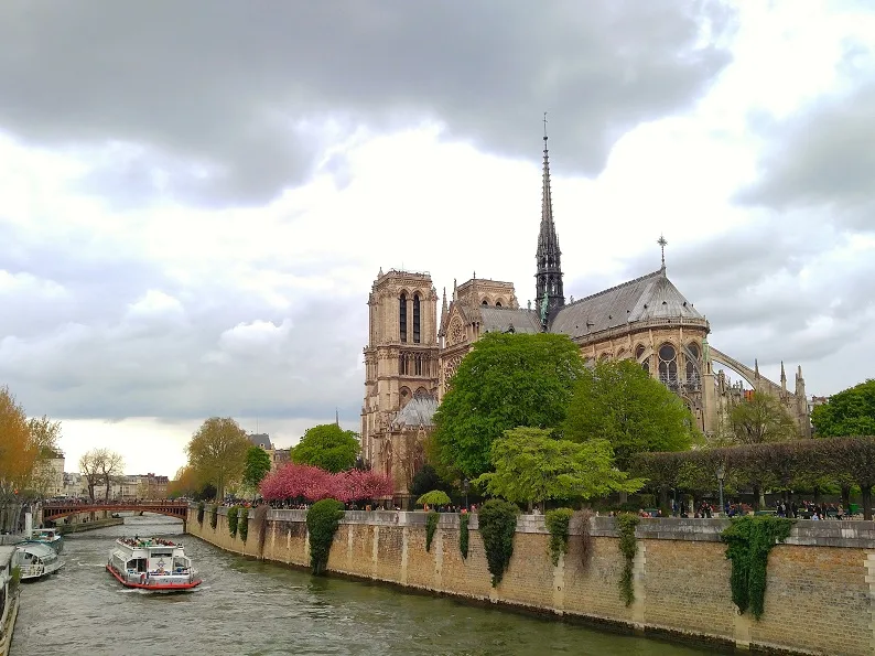 seondol-son-River Seine Paris France UNESCO Sites