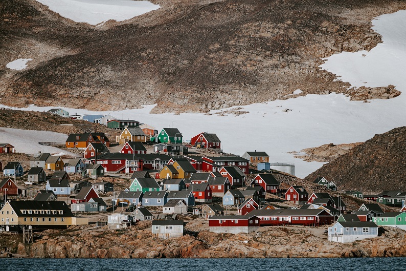 Solo Travel Greenland by annie-spratt-ynDYB8bfRlE-unsplash