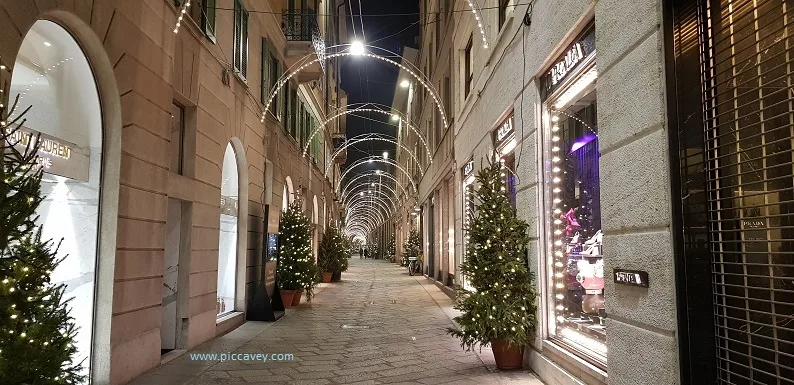 MILAN, ITALY - MAY 30, 2019: Louis Vuitton Store in galleria Vittorio  Emanuele, the oldest shopping mall and major landmark in Italy visited by  tourists all around the world Stock Photo