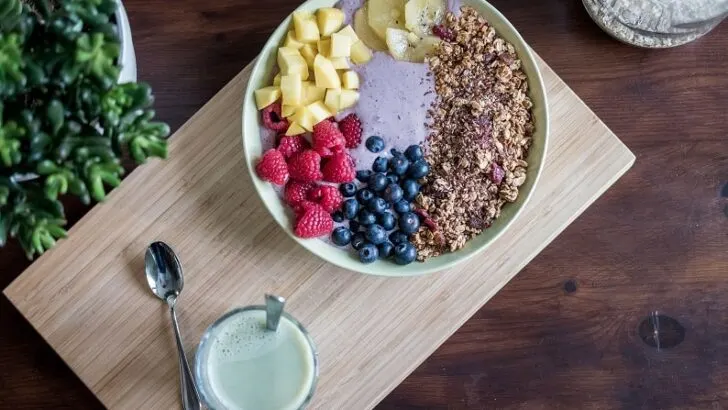 Acai Bowl Ideas, Recipes & Tips for a Healthy Breakfast